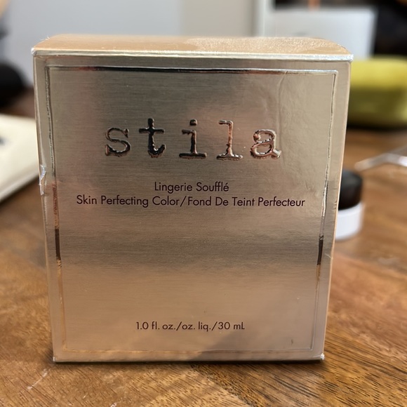 Stila Lingerie Soufflé Skin Perfecting Color SHADE 3.0 BNIB sealed full size - Picture 3 of 3